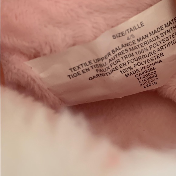 Unicorn Slippers 🦄 - Picture 2 of 2